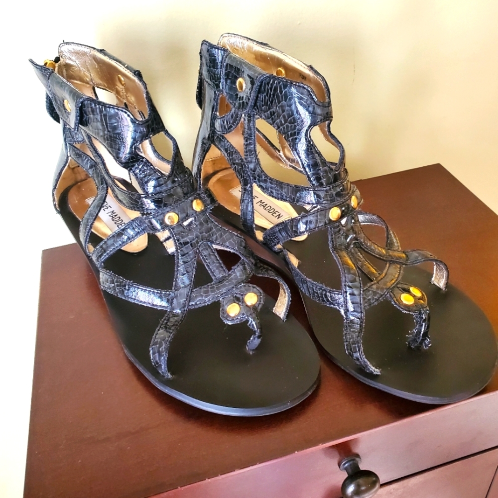 Steve Madden Women's Blk/Gold Alligator Wedge Sandal  8Med
